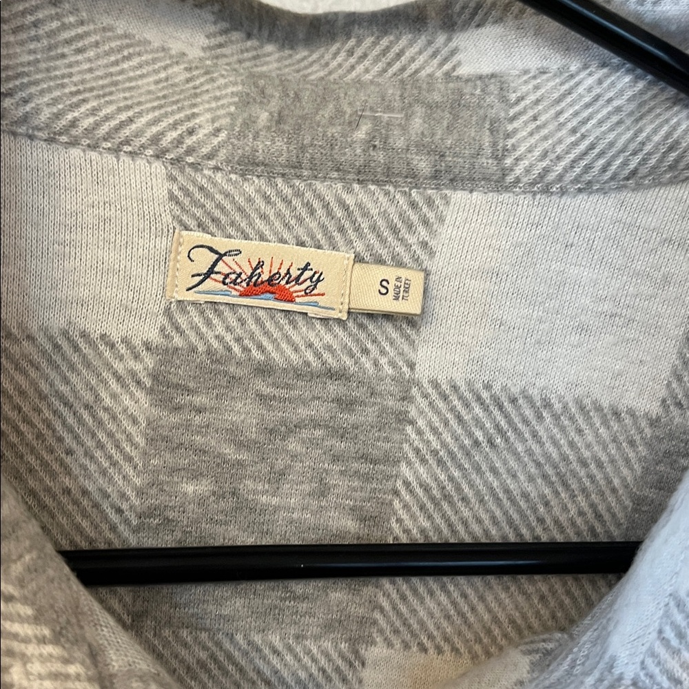 Faherty Grey Plaid Flannel hacket top size small - Picture 2 of 7